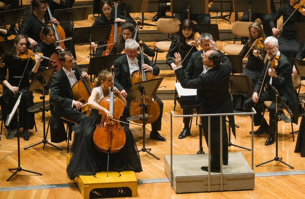 Sol Gabetta und Tugan Sokhiev mit der Sächsischen Staatskapelle Dresden © Oliver Killig