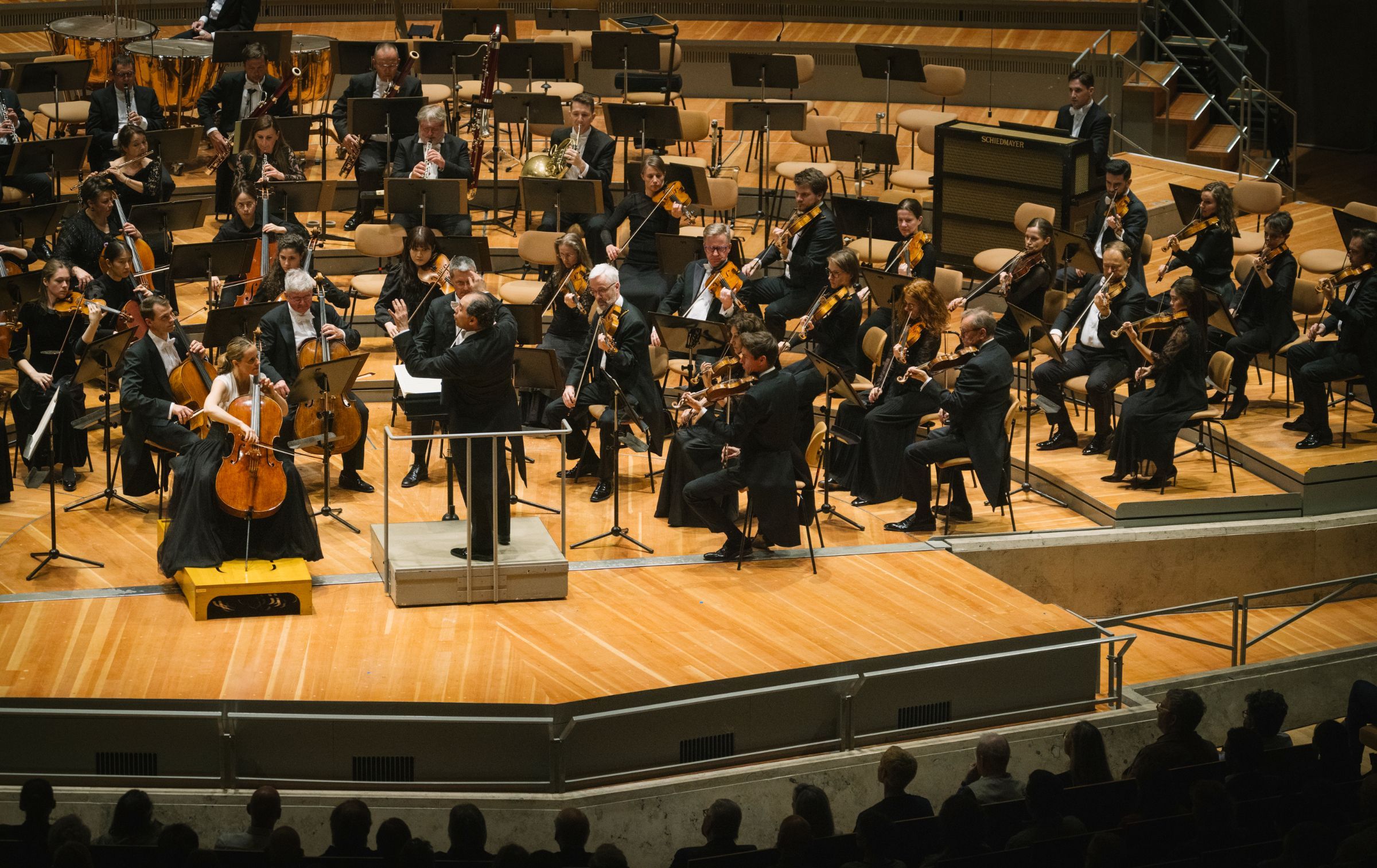 Sol Gabetta und Tugan Sokhiev mit der Sächsischen Staatskapelle Dresden © Oliver Killig