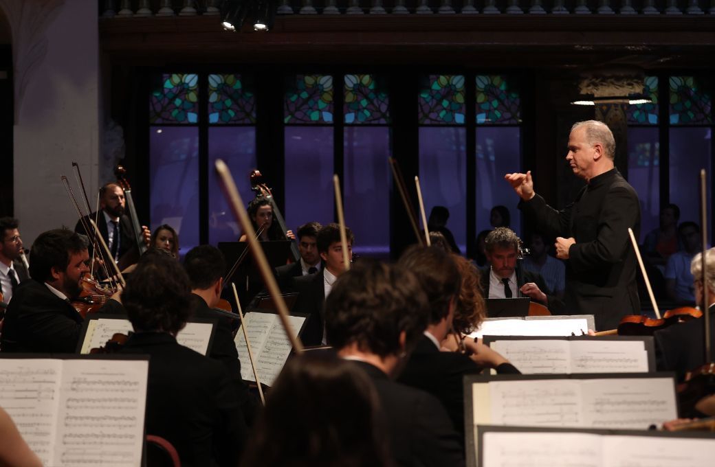 Carlos Miguel Prieto al frente de la Franz Schubert Filharmonia © Martí E. Berenguer | Franz Schubert Filharmonia