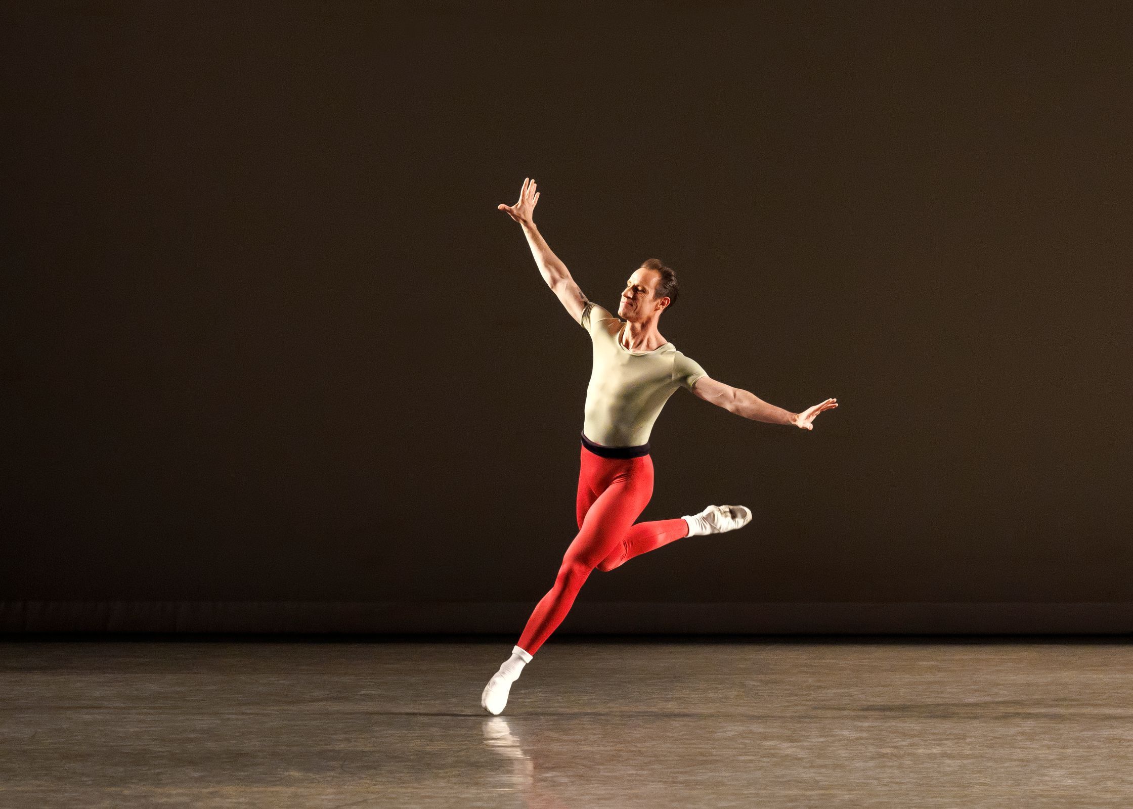 Andrew Veyette in Jerome Robbins' <i>Glass Pieces</i> © Erin Baiano