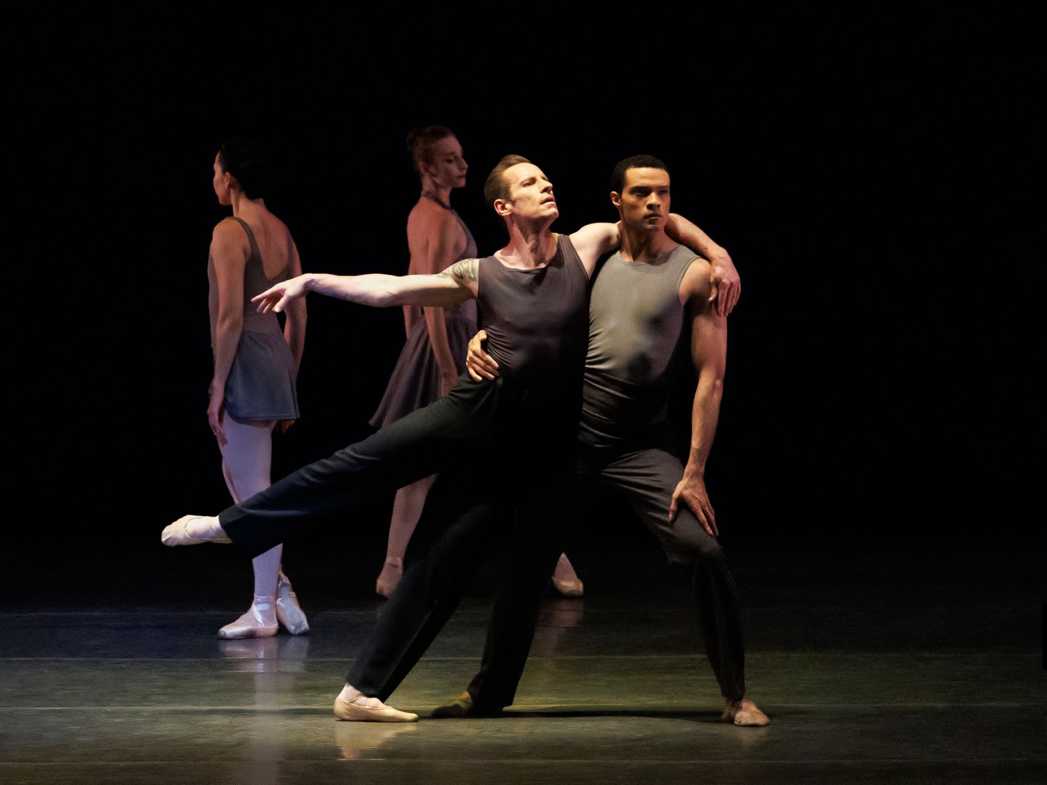 Andrew Veyette and Preston Chamblee in Lynne Taylor-Corbett's <i>Chiaroscuro</i> © Erin Baiano