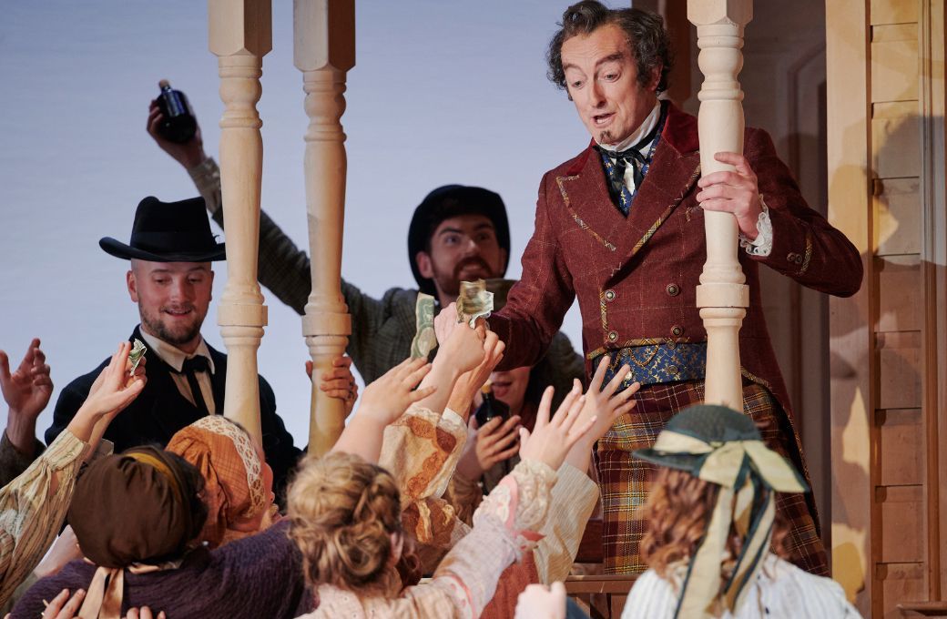 John Molloy (Dulcamara) and INO Chorus © Ros Kavanagh