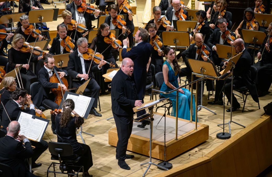 Andrew Staples, Daniel Harding y Fleur Barron con la Orquesta Sinf&oacute;nica de la Radio Sueca &copy; Rafa Mart&iacute;n | La Filarm&oacute;nica