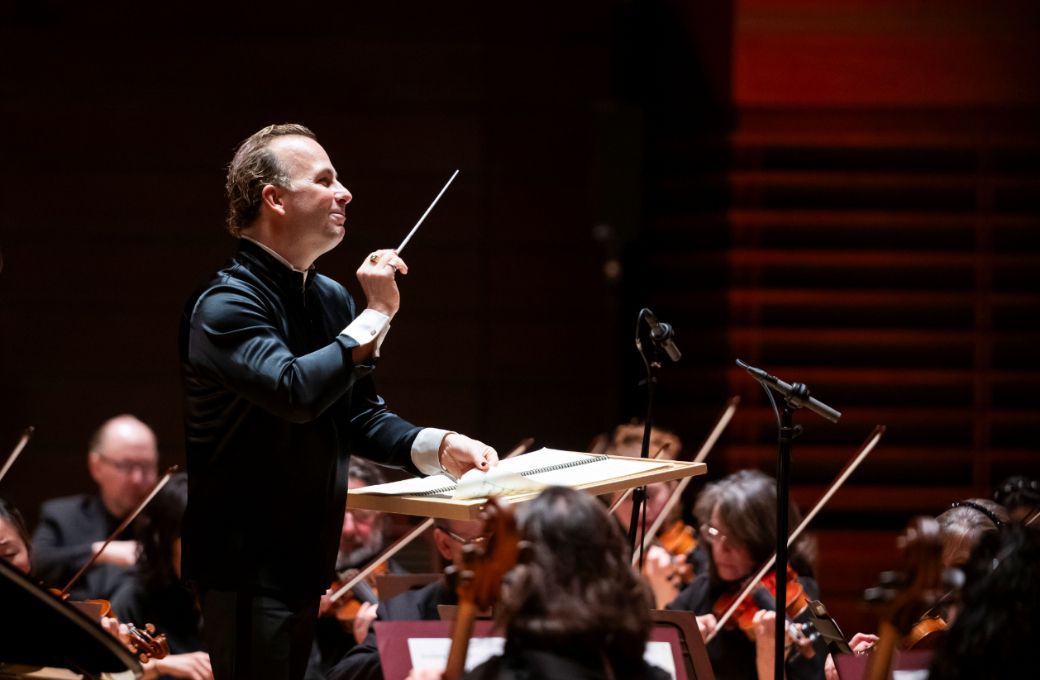 Yannick N&eacute;zet-S&eacute;guin conducts the Philadelphia Orchestra &copy; Allie Ippolito