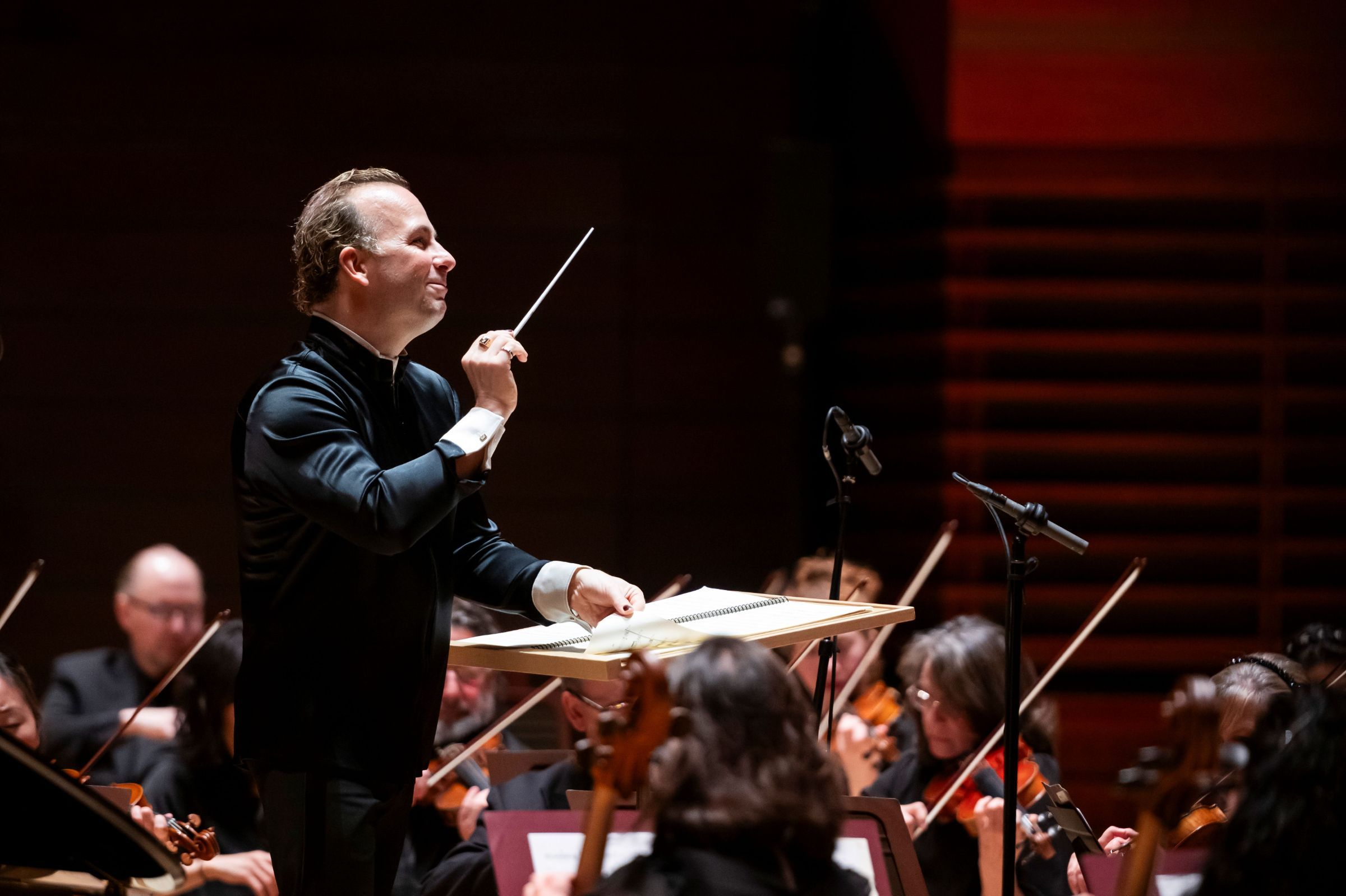 Yannick Nézet-Séguin conducts the Philadelphia Orchestra &copy; Allie Ippolito