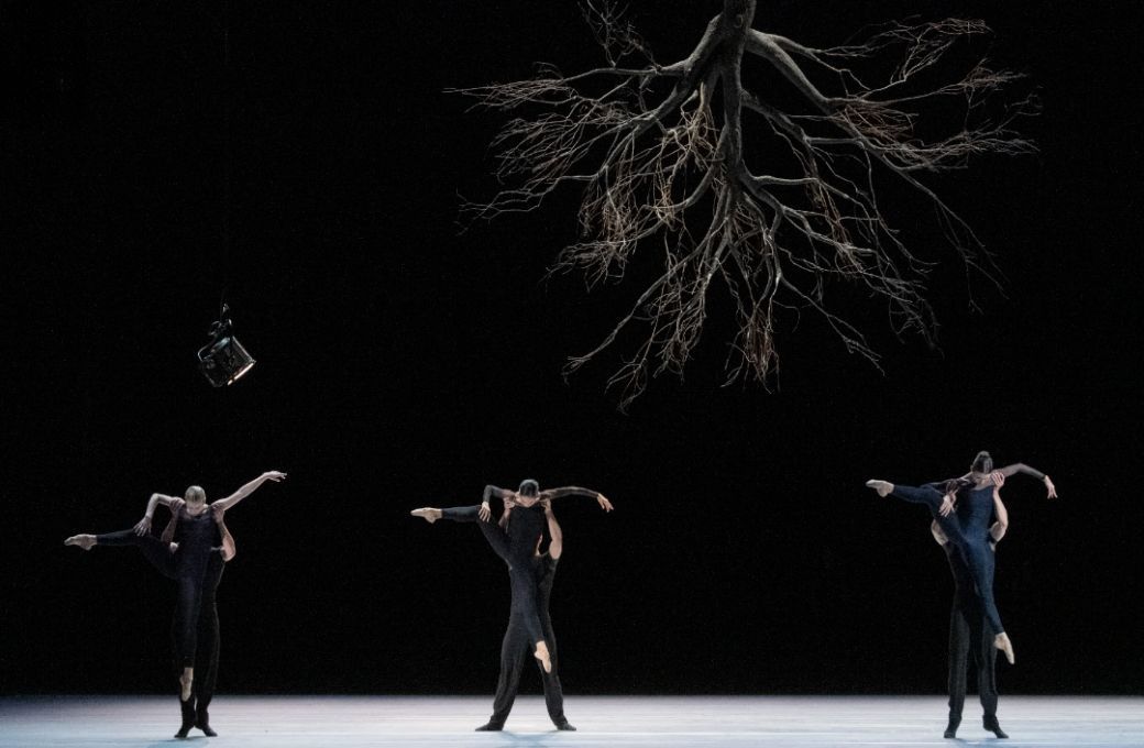 Norwegian National Ballet in <i>Wings of Wax</i> &copy; Erik Berg