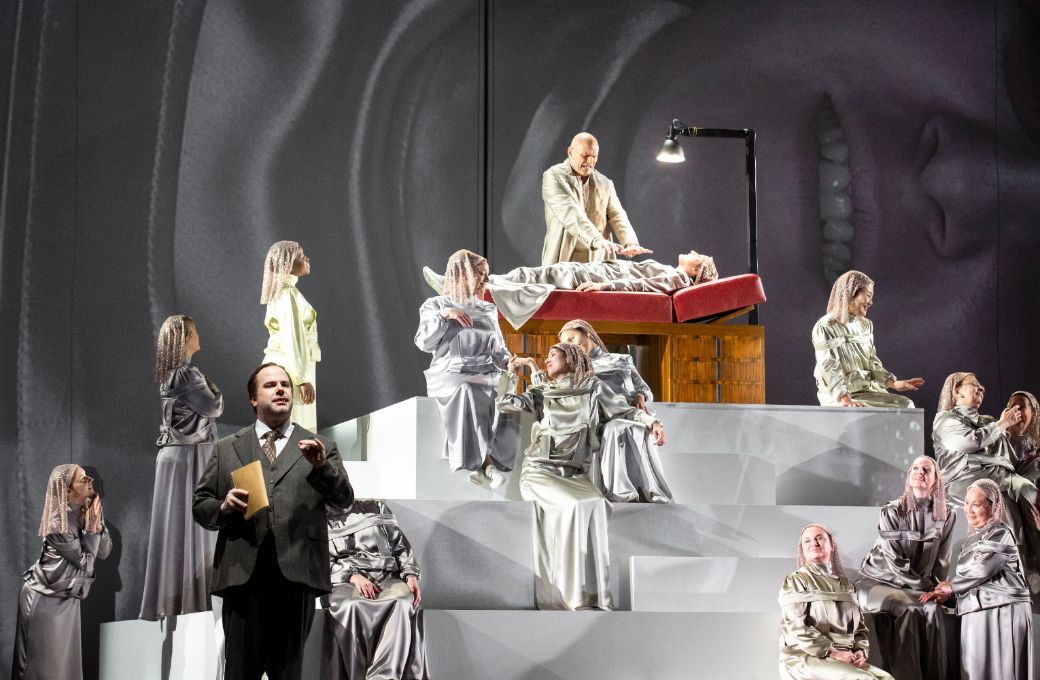 Thomas Lehman (Dr Keiron), Bo Skovhus (Meister Astaroth) and chorus &copy; Bernd Uhlig