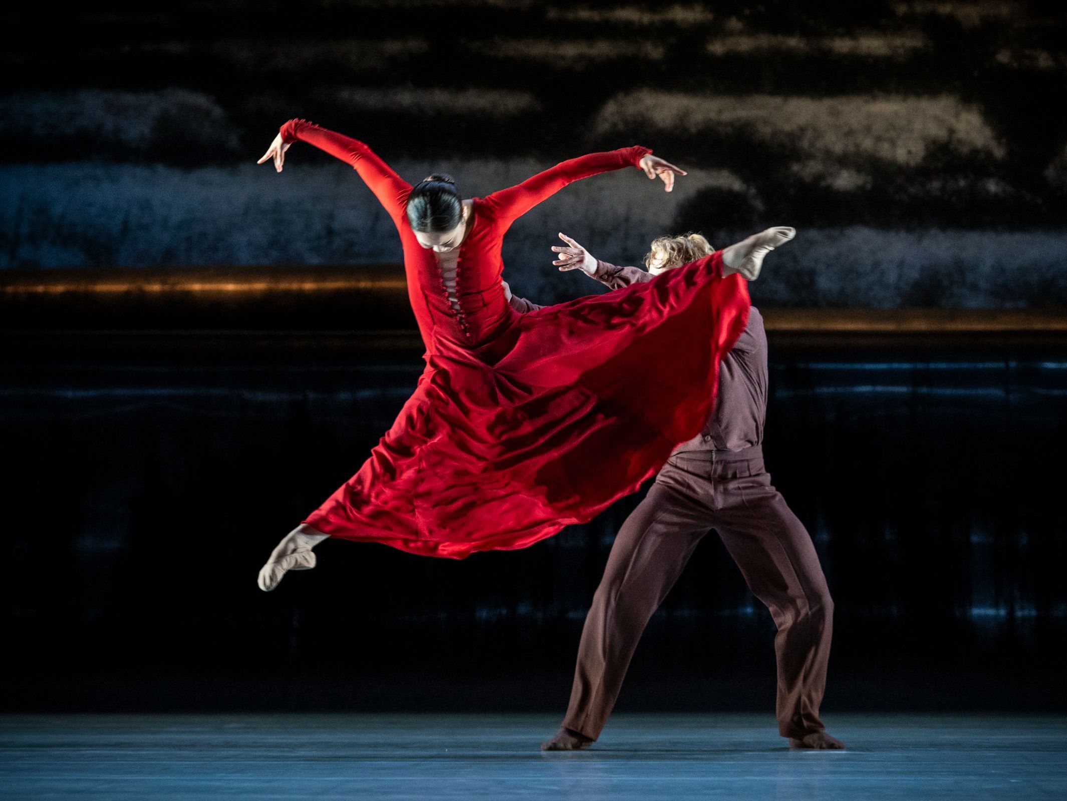 Norwegian National Ballet in <i>Forgotten Land</i> &copy; Joerg Wiesner