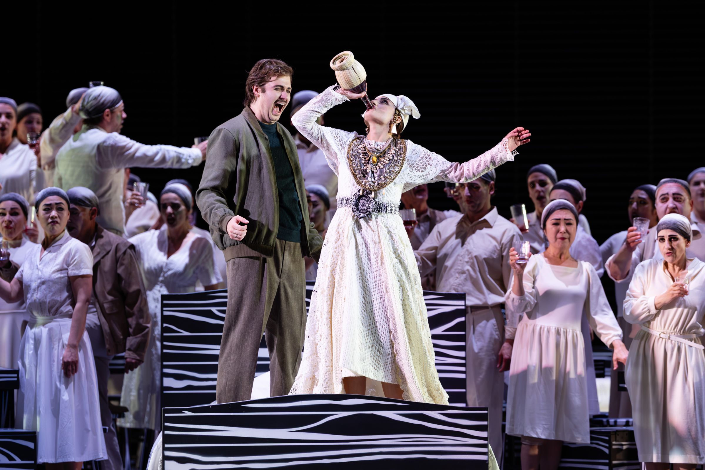 Ivan Gyngazov (Turiddu) und Ekaterine Buachidze (Lola) &copy; Geoffroy Schied
