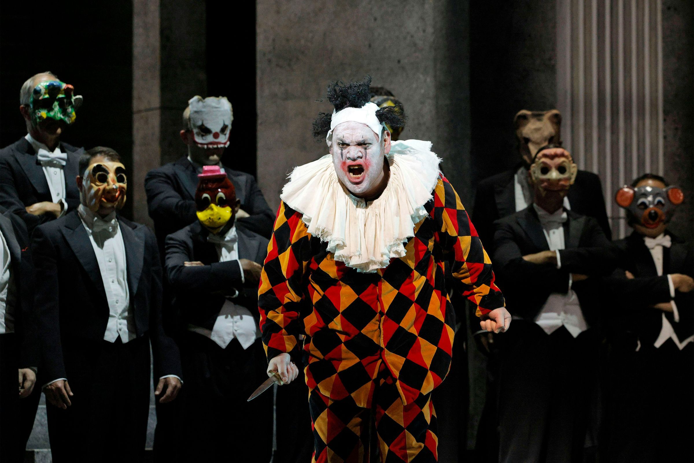 Quinn Kelsey (Rigoletto) and LA Opera Chorus &copy; Cory Weaver