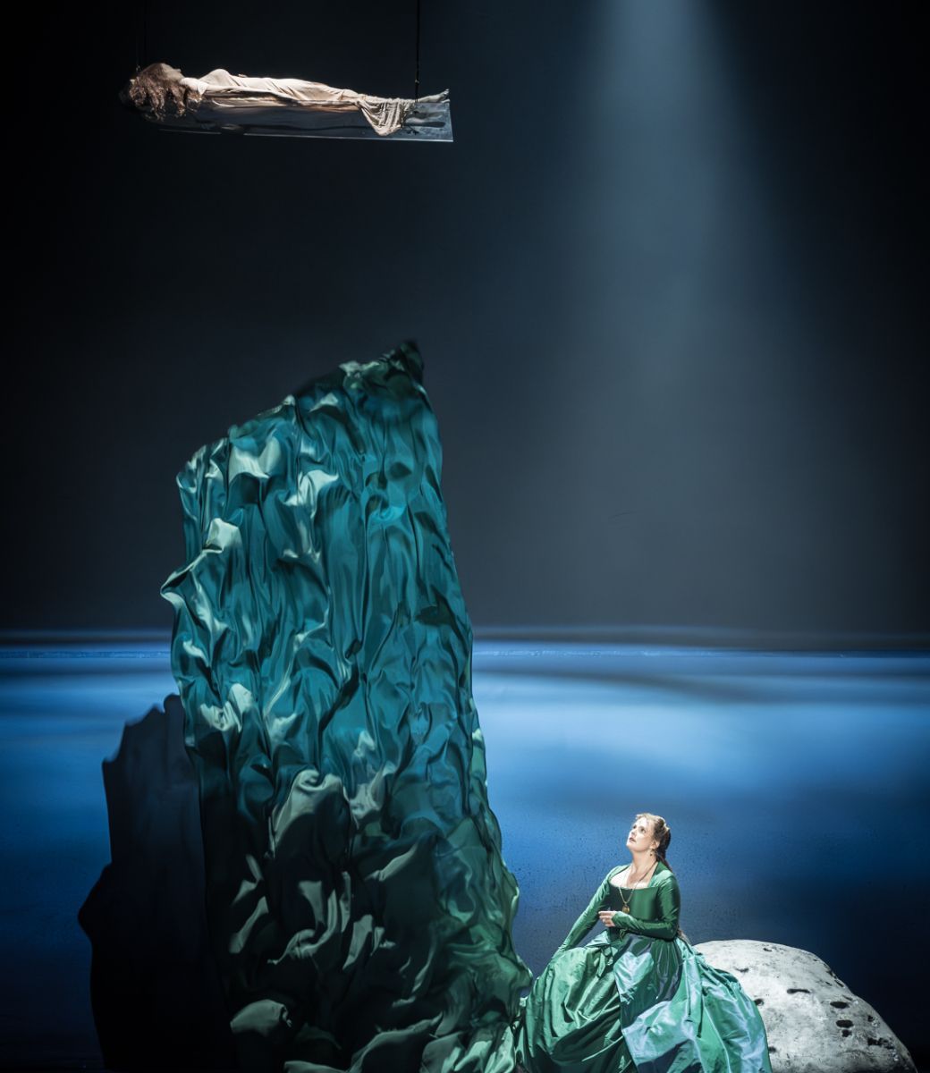 Elin Pritchard (Amelia) &copy; Marc Brenner