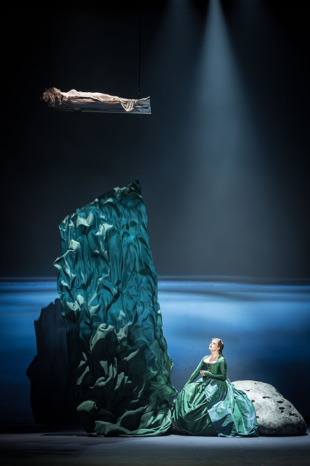 Elin Pritchard (Amelia) &copy; Marc Brenner