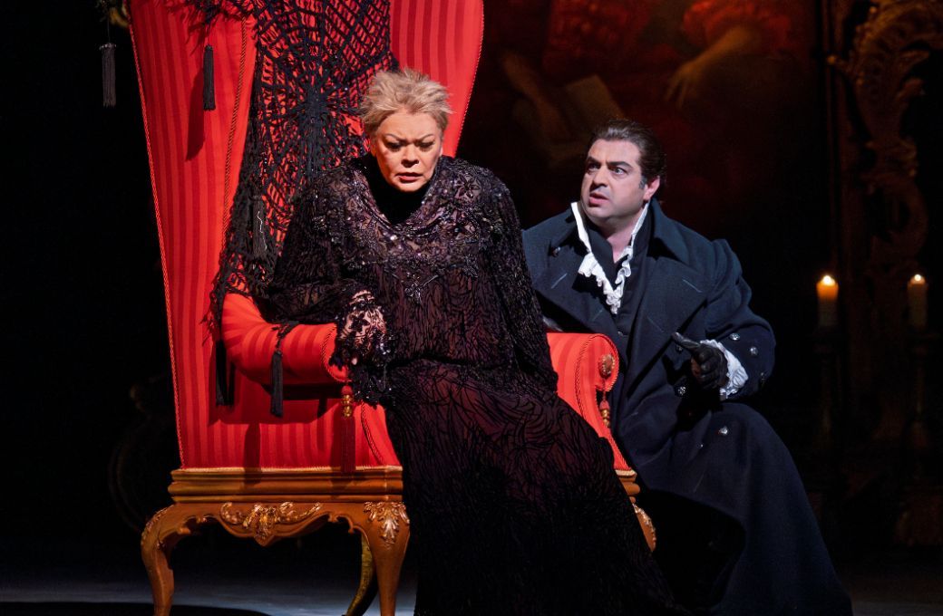 Violetta Urmana (The Countess) and Arsen Soghomonyan (Herman) &copy; Ken Howard | Met Opera