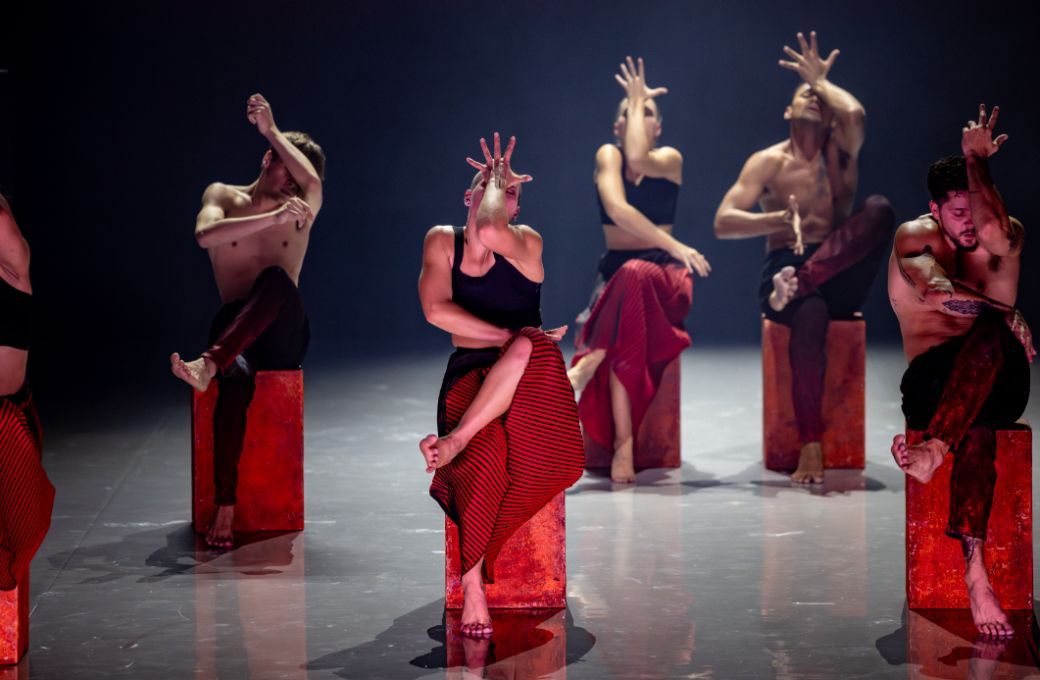 Bangarra Dance Theatre in <i>Illume</i> &copy; Daniel Boud