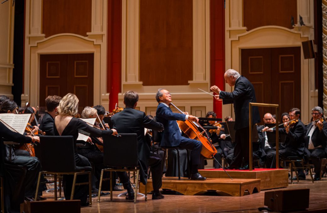 Yo-Yo Ma, Manfred Honeck and the Pittsburgh Symphony © JMilteer Photography