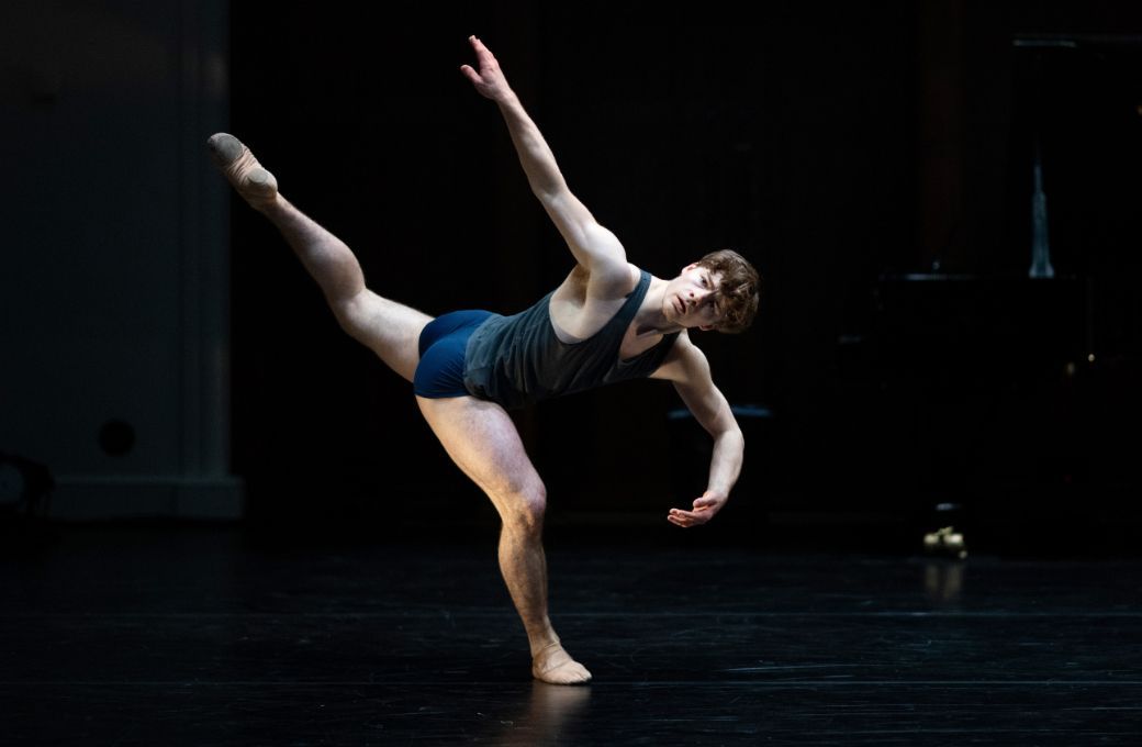 Harris Beattie in Richard Alston's <i>Dutiful Ducks</i> &copy; Deborah Jaffe