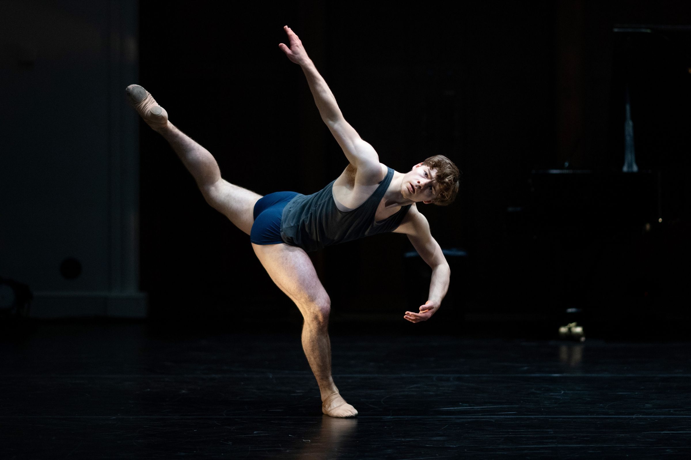 Harris Beattie in Richard Alston's <i>Dutiful Ducks</i> &copy; Deborah Jaffe