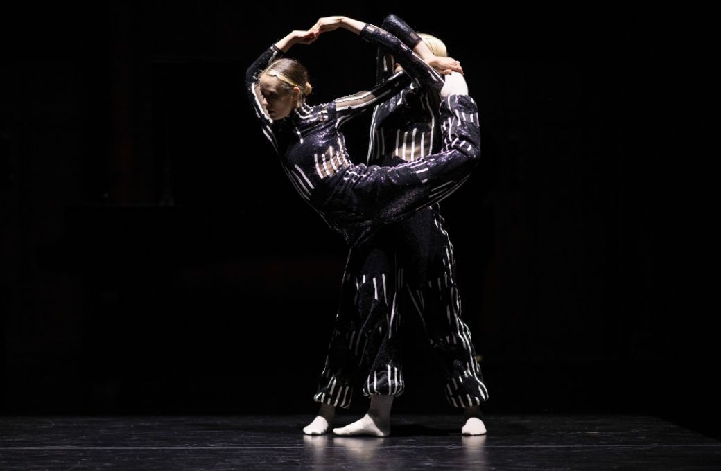 Hannah Ekholm and Faye Stoeser of Ekleido in <i>Splice</i> &copy; Deborah Jaffe