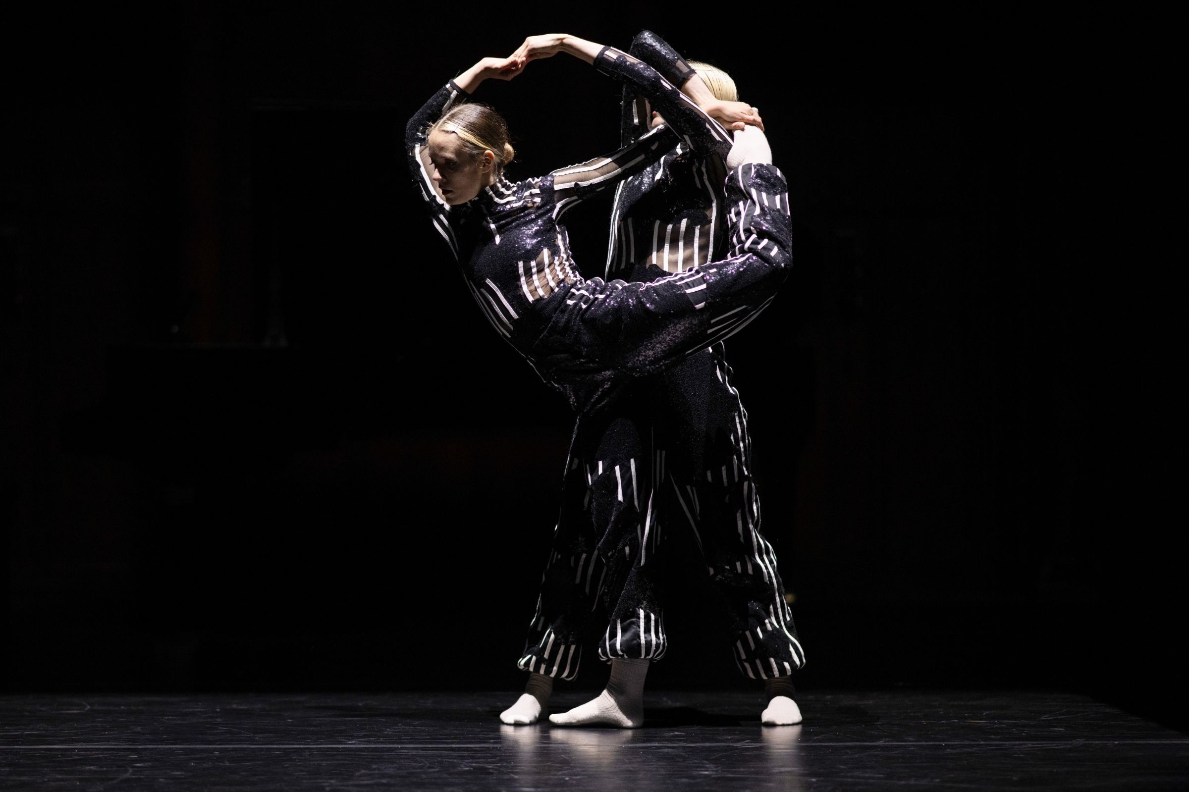 Hannah Ekholm and Faye Stoeser of Ekleido in <i>Splice</i> &copy; Deborah Jaffe