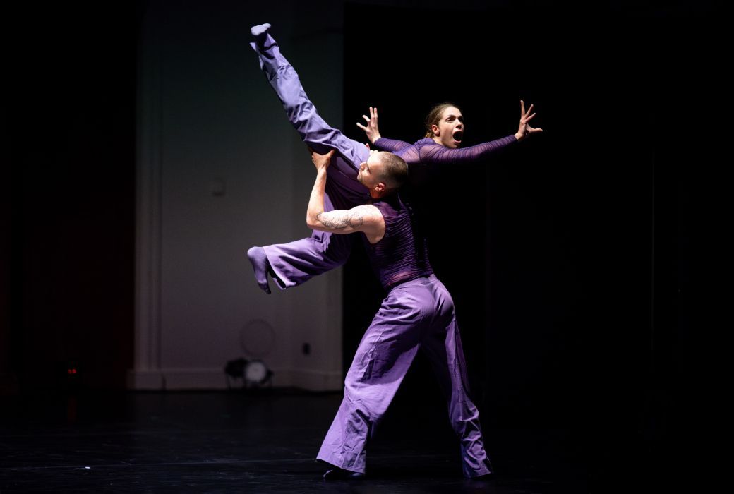 Martina Piacentino and Alfonso L&oacute;pez Gonz&aacute;lez of Augsburg Ballet in <i>Nemesis</i> &copy; Deborah Jaffe