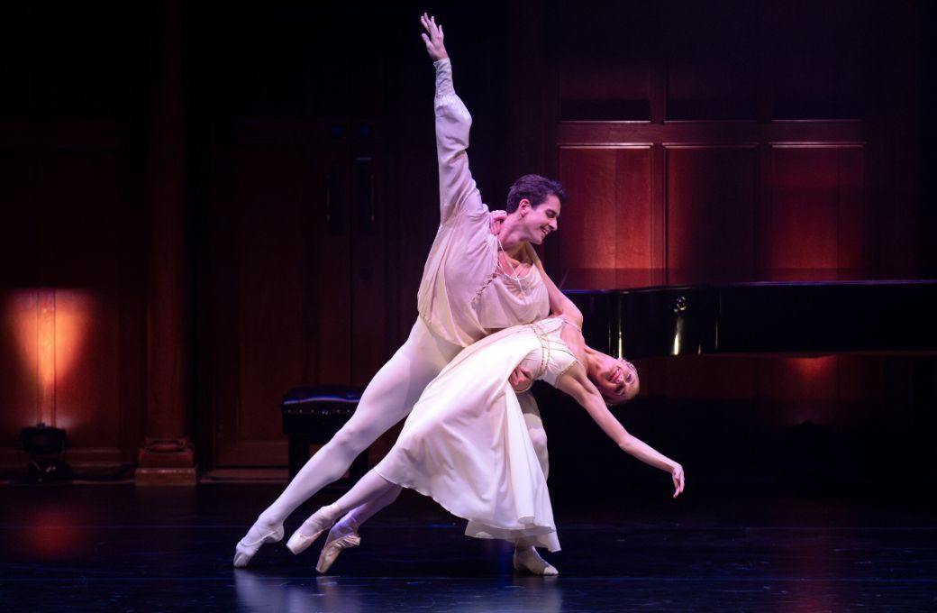 Reece Clarke and Anna Rose O'Sullivan of The Royal Ballet in MacMillan's <i>Romeo and Juliet</i> &copy; Deborah Jaffe