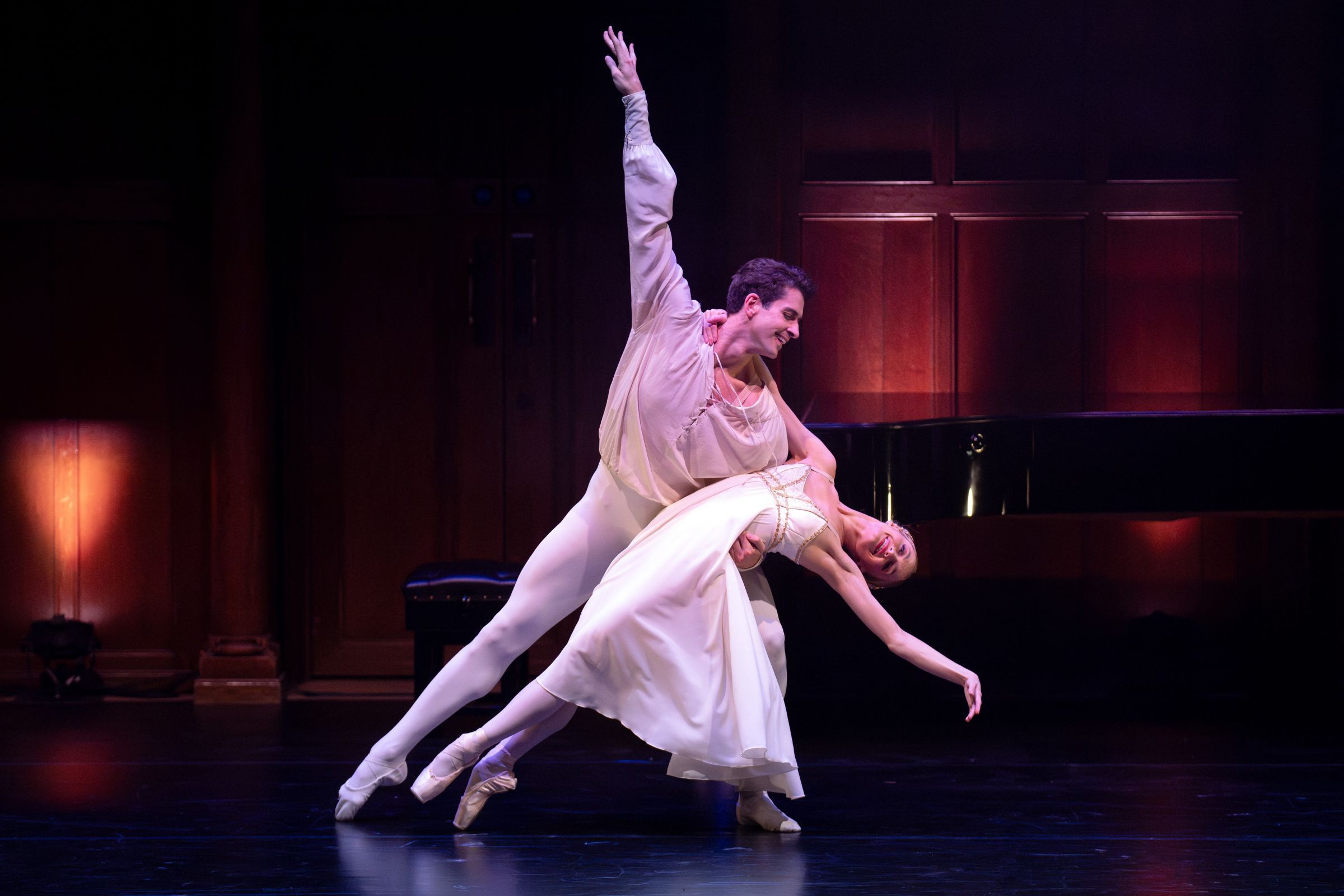 Reece Clarke and Anna Rose O'Sullivan of The Royal Ballet in MacMillan's <i>Romeo and Juliet</i> &copy; Deborah Jaffe