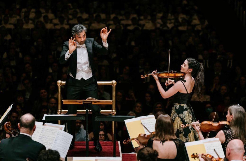 David Akfham, María Dueñas and the Orquesta Titular del Teatro Real © Fadi Kheir