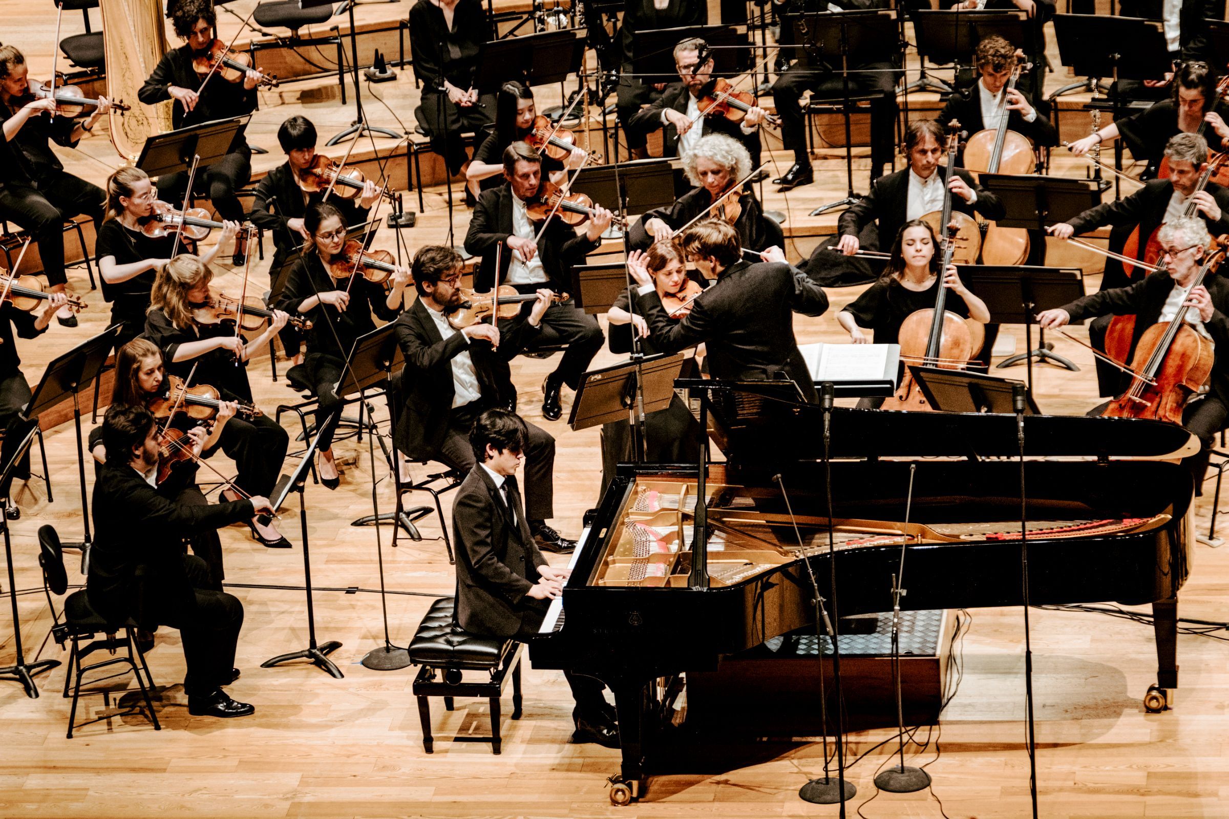 Yunchan Lim, Klaus Mäkelä et l'Orchestre de Paris &copy; Mathias Benguigui