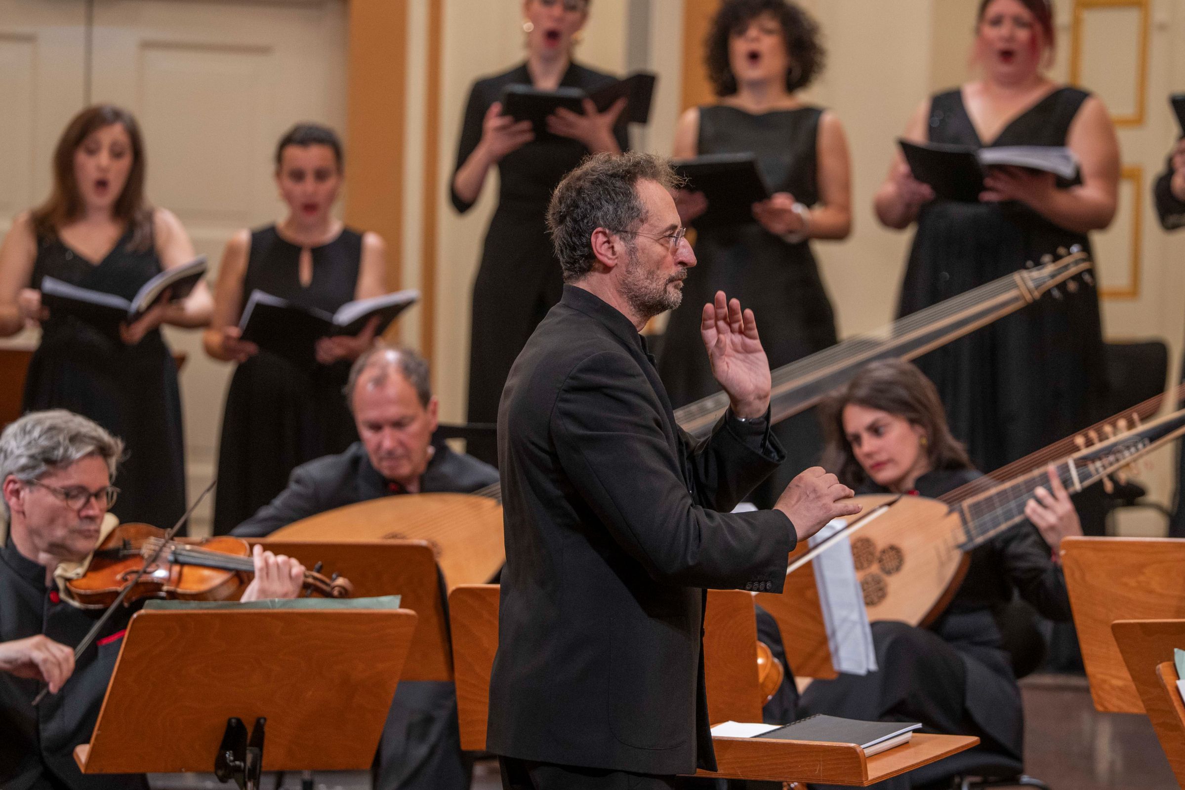 Gianluca Capuano conducts Il Canto di Orfeo and Les Musiciens du Prince &copy; SF | Marco Borrelli