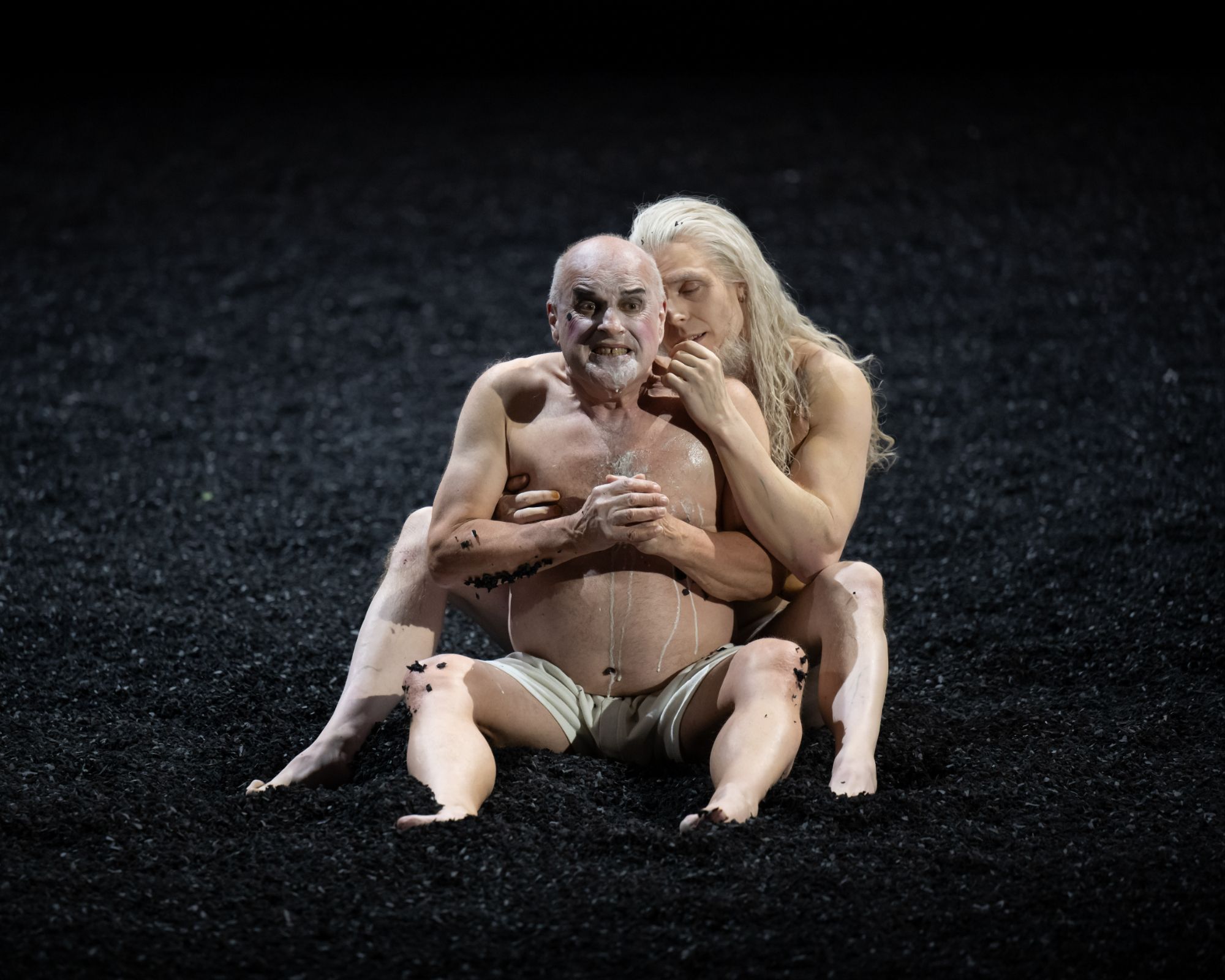 Christopher Purves (Saul) and Ru Charlesworth (Witch of Endor) &copy; © Glyndebourne Productions Ltd. Photography by ASH