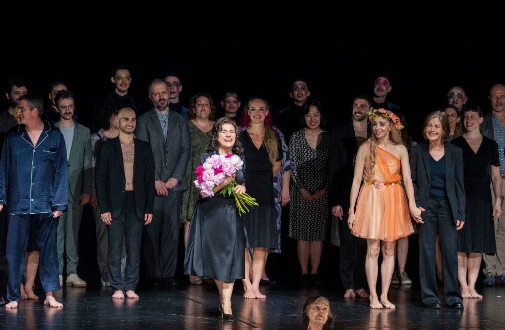Cecilia Bartoli (center) and the company of <i>Hotel Metamorphosis</i> &copy; &copy; SF/Monika Rittershaus