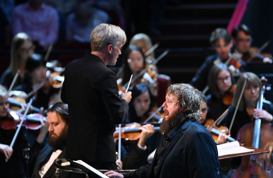 Allan Clayton performs with the London Philharmonic at the BBC Proms © BBC | Chris Christodoulou