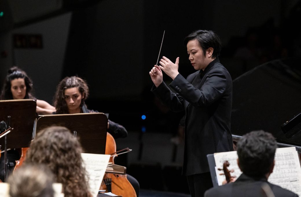 Rebecca Tong al frente de la OST © Miguel Barreto | Orquesta Sinfónica de Tenerife