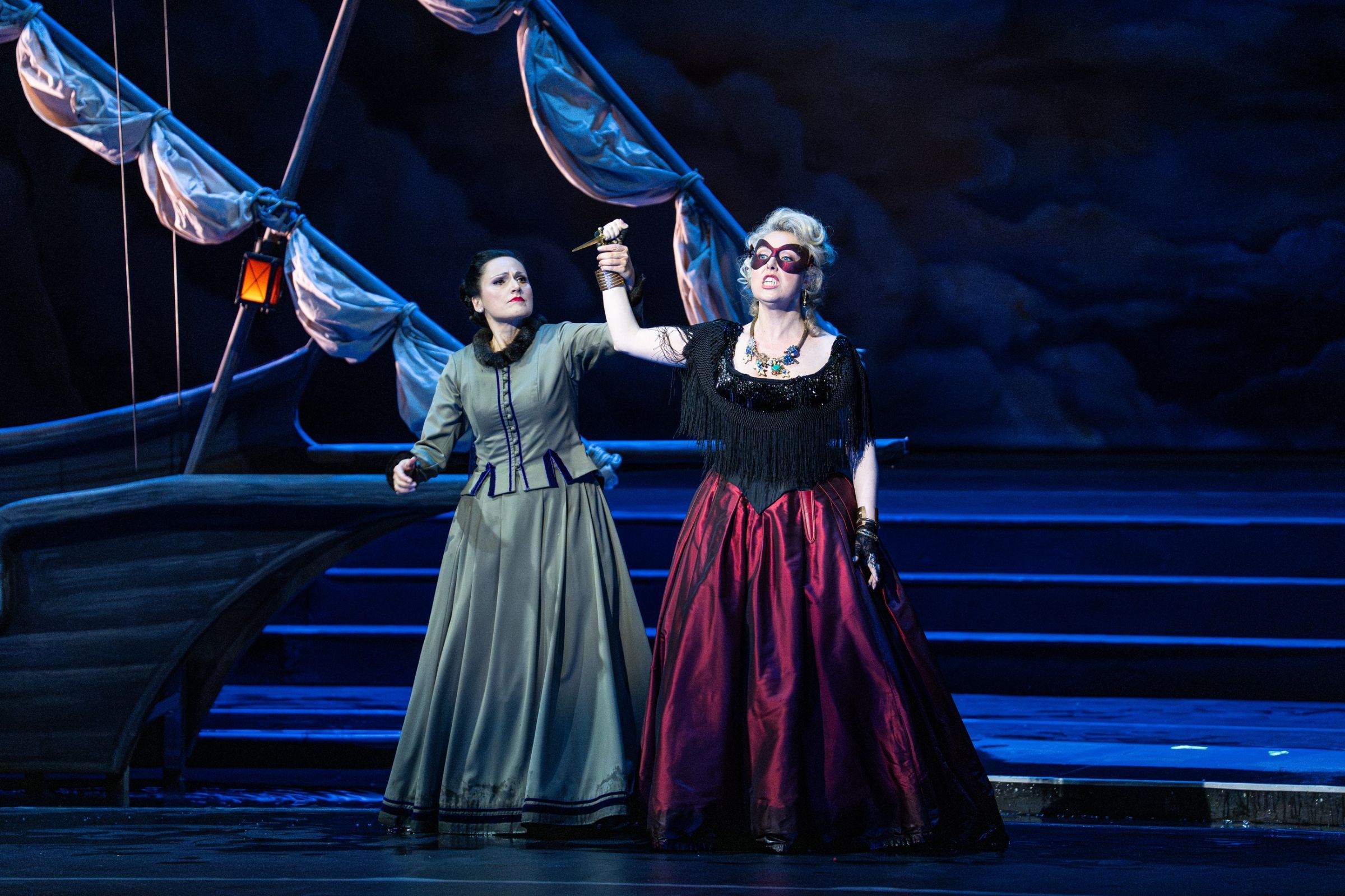 Andrea Szántó (Laura) and Francesca Tiburzi (La Gioconda) © Valter Berecz | Hungarian State Opera