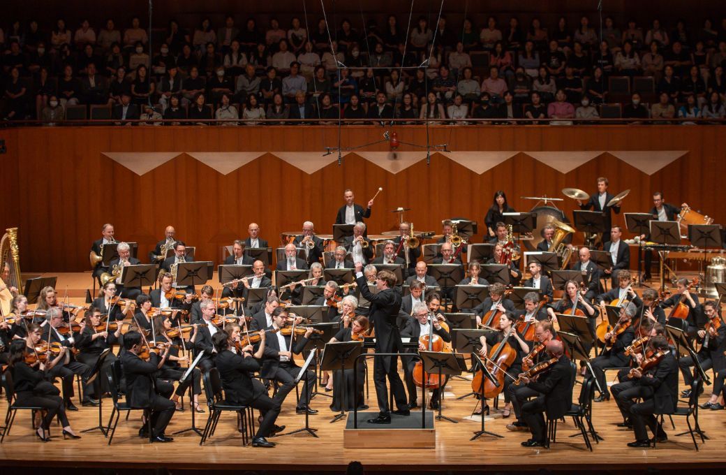 Klaus Mäkelä conducts the Orchestre de Paris © Vincero
