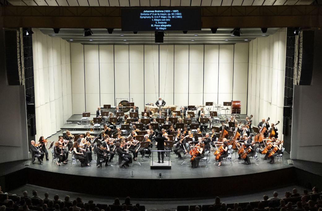 Perry So al frente de la Orquesta Sinf&oacute;nica de Tenerife &copy; Miguel Barreto | Auditorio de Tenerife