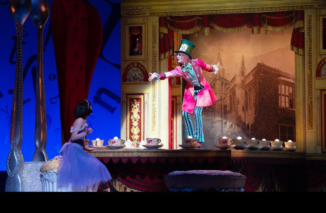 Anna Rose O'Sullivan (Alice), Amelia Townsend (The Mad Hatter), <i>Alice's Adventures in Wonderland</i> &copy; Andrej Uspenski