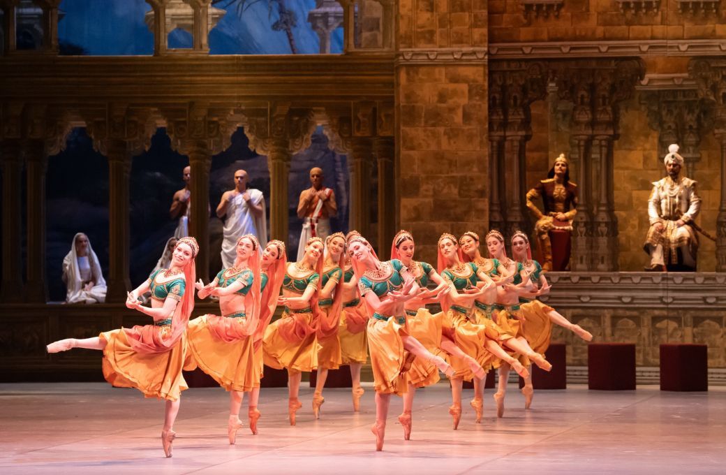 Hungarian National Ballet in Albert Mirzoyan's <i>La Bayad&egrave;re</i> &copy; Valter Berecz / Hungarian State Opera
