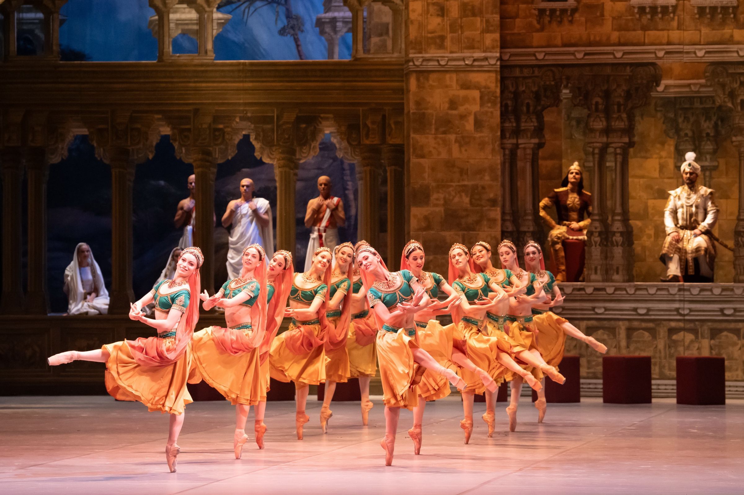 Hungarian National Ballet in Albert Mirzoyan's <i>La Bayadère</i> &copy; Valter Berecz / Hungarian State Opera