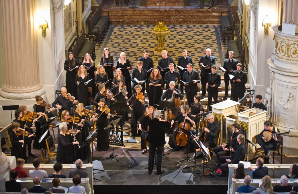 Sir John Eliot Gardiner dirigiert The Constellation Orchestra and Choir in der Nikolaikirche &copy; Gert Mothes