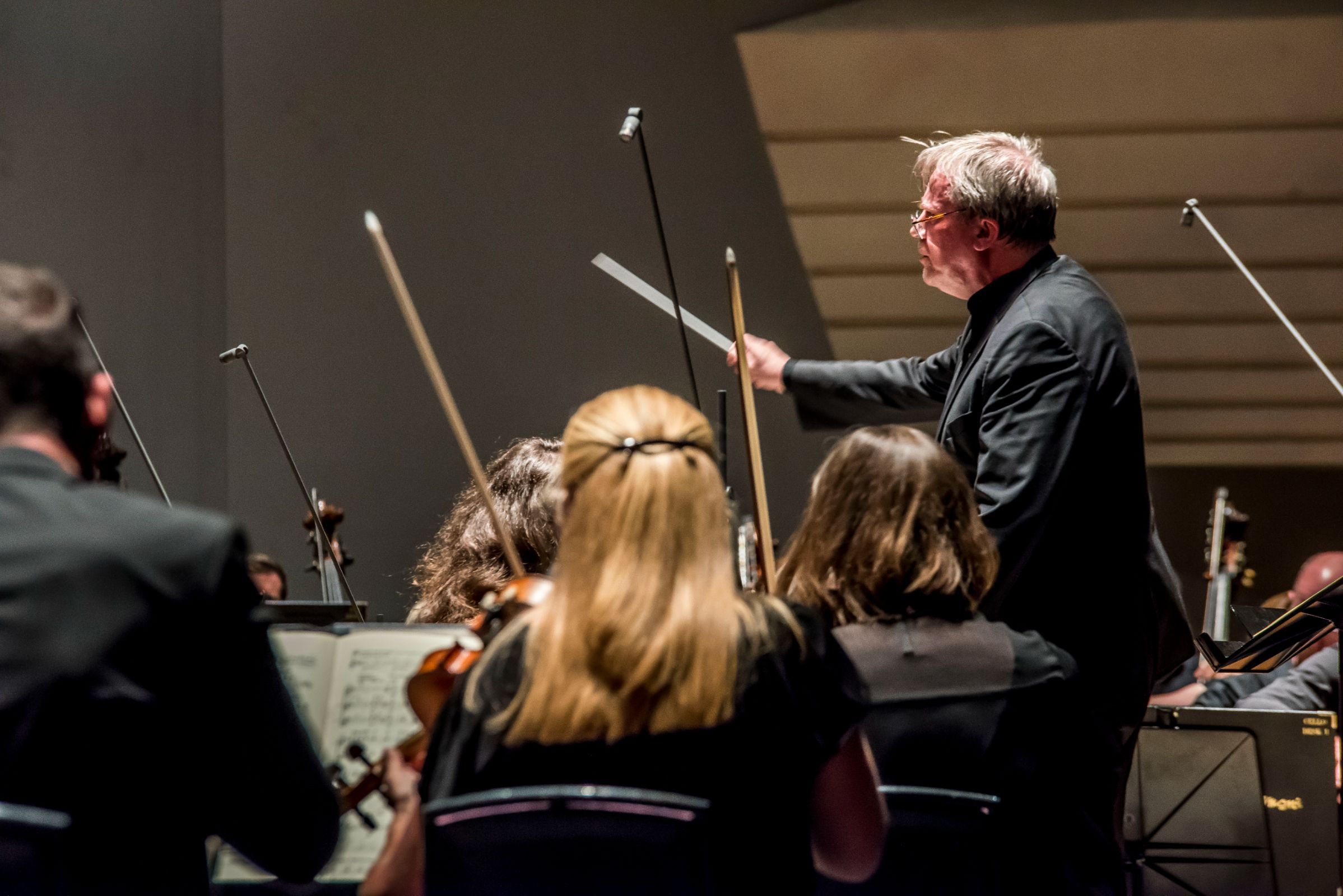 John Storgårds conducts the BBC Philharmonic Orchestra &copy; Chris Payne