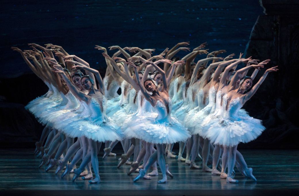 American Ballet Theatre in Kevin McKenzie's <i>Swan Lake</i> © Rosalie O'Connor