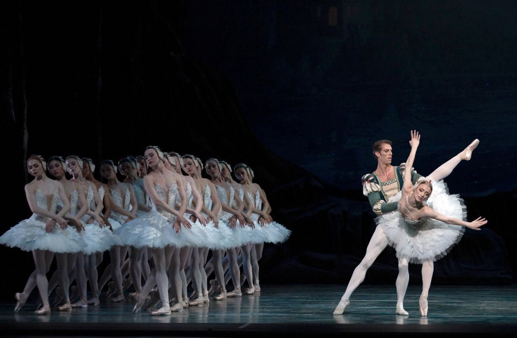 Catherine Hurlin and James Whiteside in <i>Swan Lake</i> © Rosalie O'Connor
