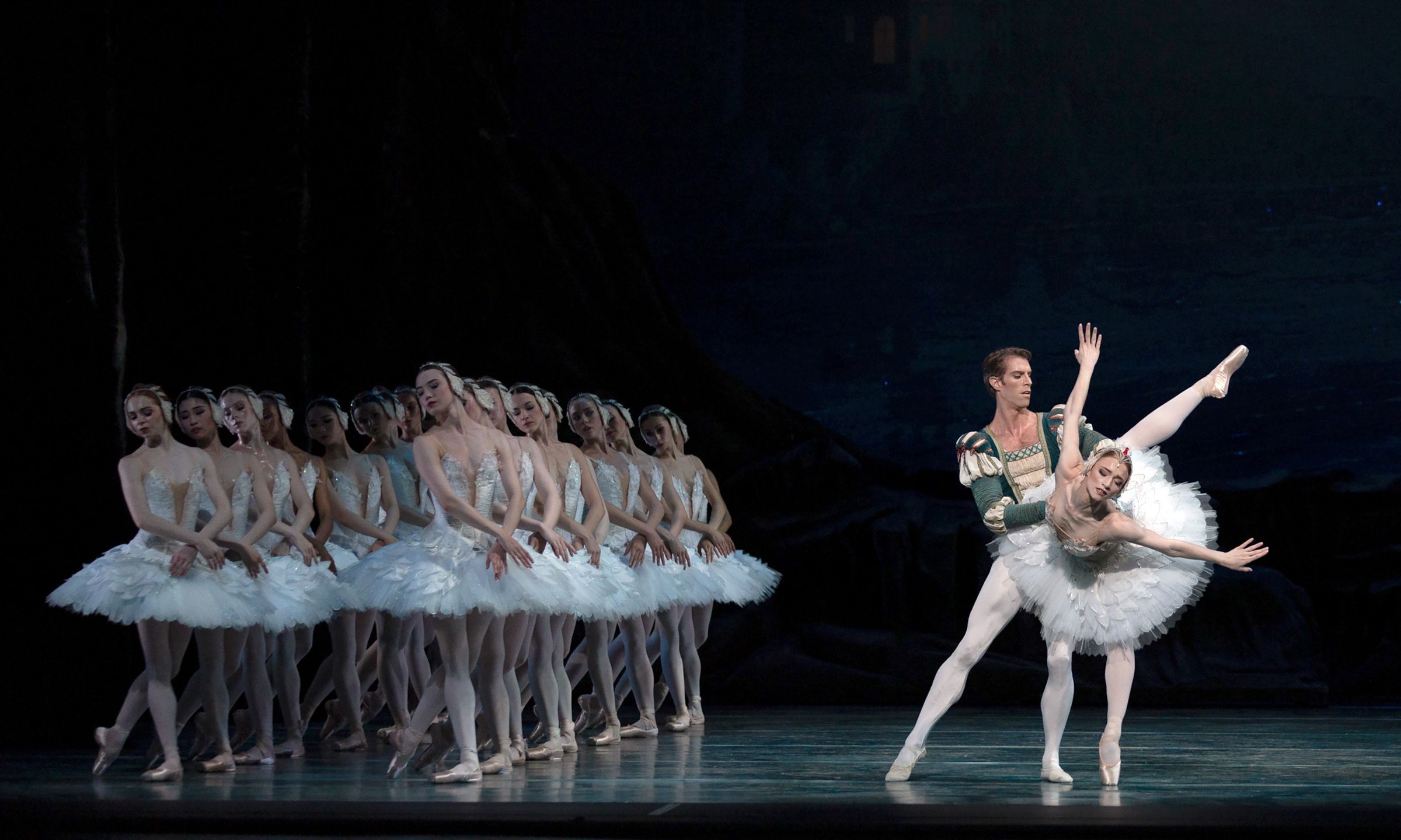 Catherine Hurlin and James Whiteside in <i>Swan Lake</i> © Rosalie O'Connor