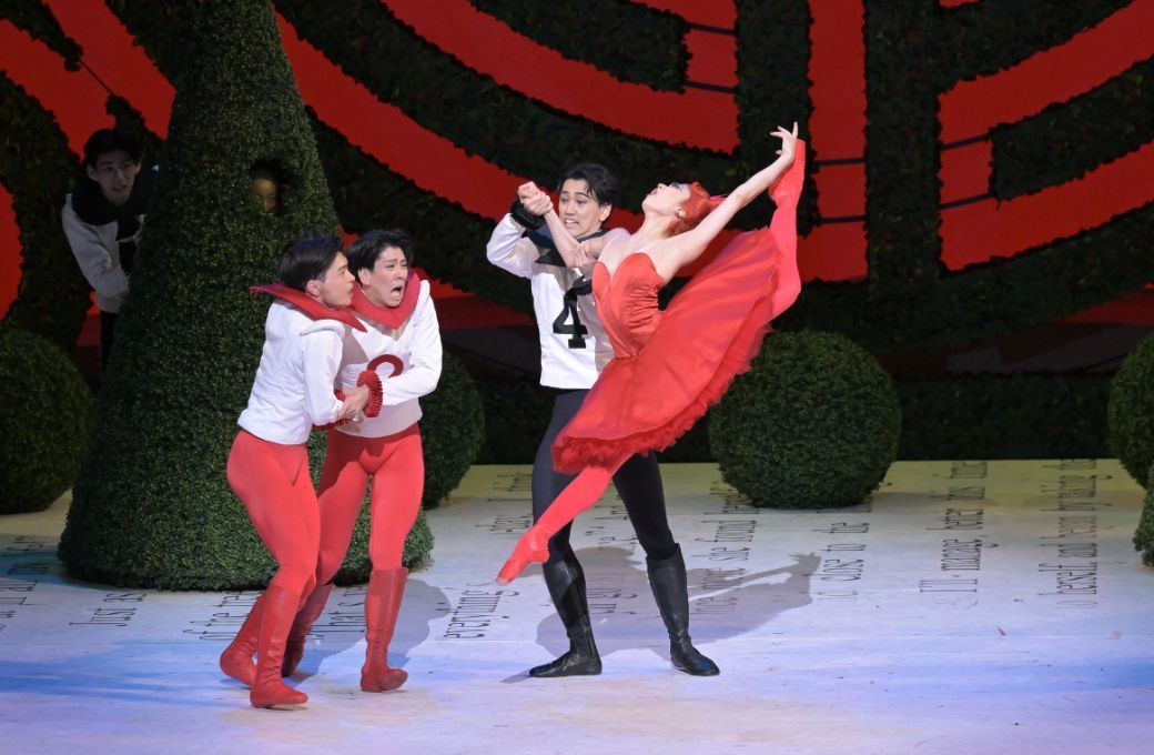 Yuri Kimura as the Queen of Hearts in Wheeldon's <i>Alice's Adventures in Wonderland</i> &copy; Takashi Shikama