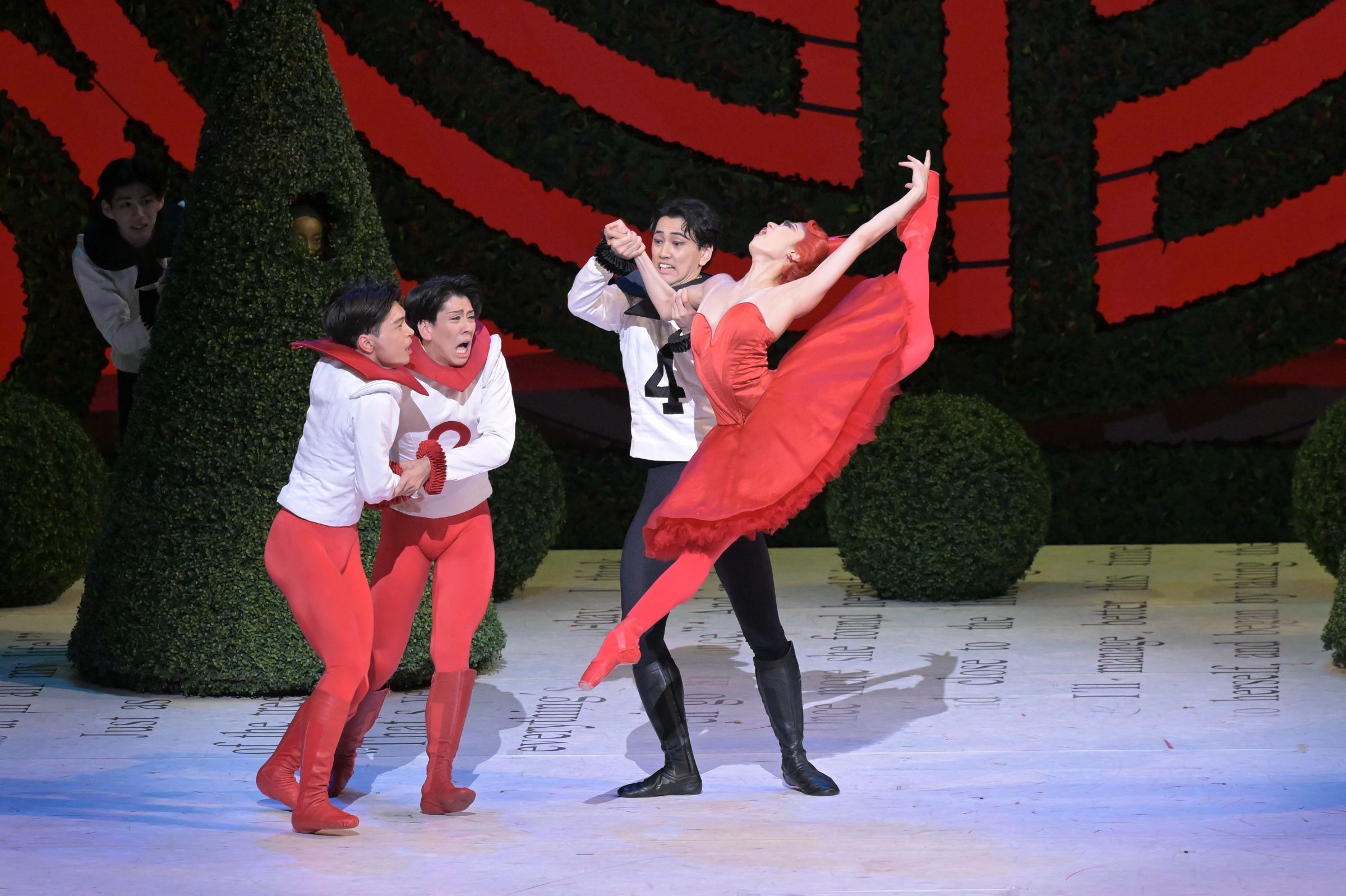 Yuri Kimura as the Queen of Hearts in Wheeldon's <i>Alice's Adventures in Wonderland</i> &copy; Takashi Shikama