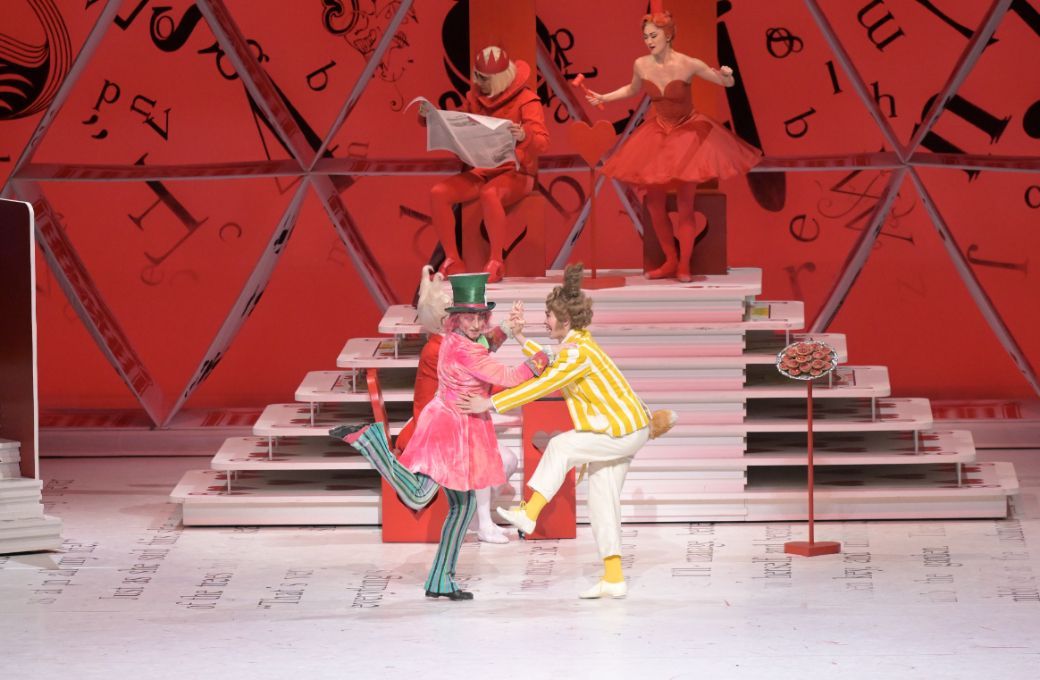 Steven McRae (Mad Hatter )and Yuki Kaminaka (March Hare) in <i>Alice's Adventures in Wonderland</i> &copy; Takashi Shikama