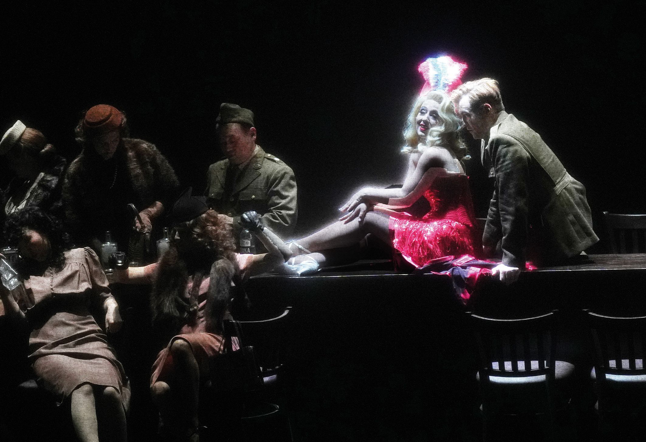Holly Flack (Pauline), Seth Carico (Private) and the Arnold Schoenberg Chor &copy; Karl Forster