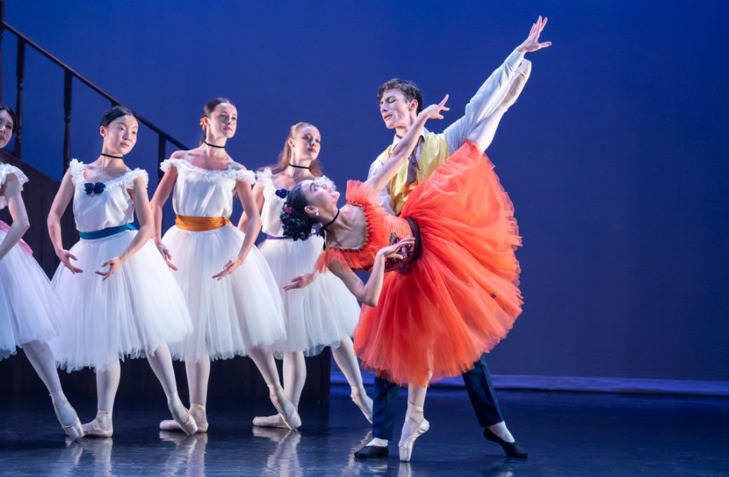 Tara Darlami and Archie Anderson in Frederick Ashton's <i>Foyer de danse</i> © Johan Persson