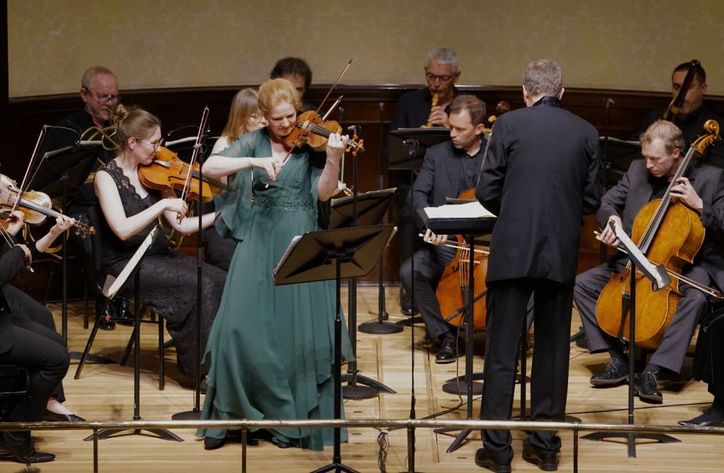 Rachel Podger, Ian Page and The Mozartists &copy; The Mozartists